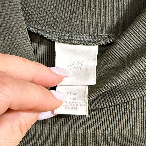 H&M Olive Green Long Sleeve Bodysuit - Picture 2 of 6